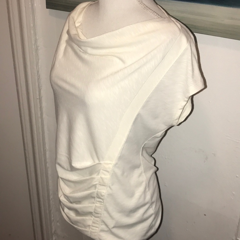 Rafaela’s woman’s stylish casual top Size Small